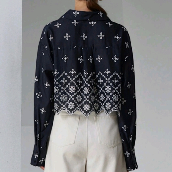 Commuting FashionVersatile Contrast Color Embroidered Short-Sleeve Cropped Shirt - Picture 4 of 4